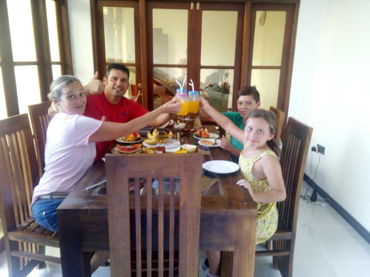 Ever Green Villa Negombo Bagian luar foto